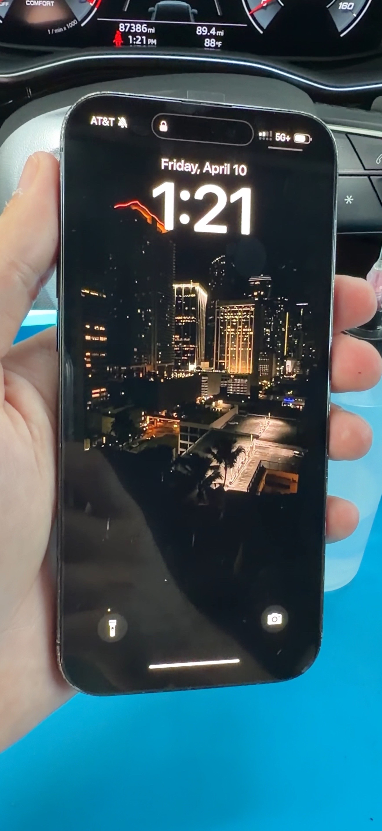 After repair: iPhone display fully restored and working normally